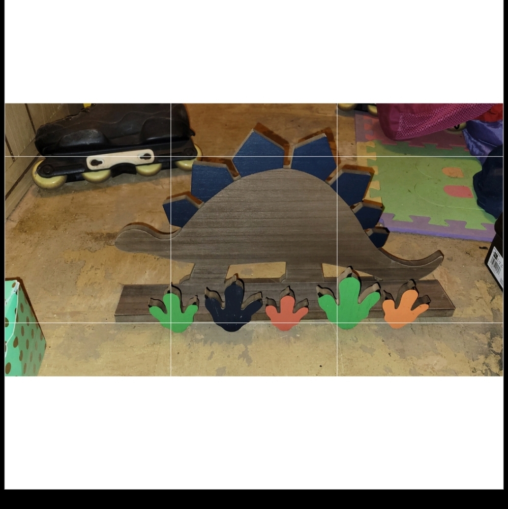 Dino shelf